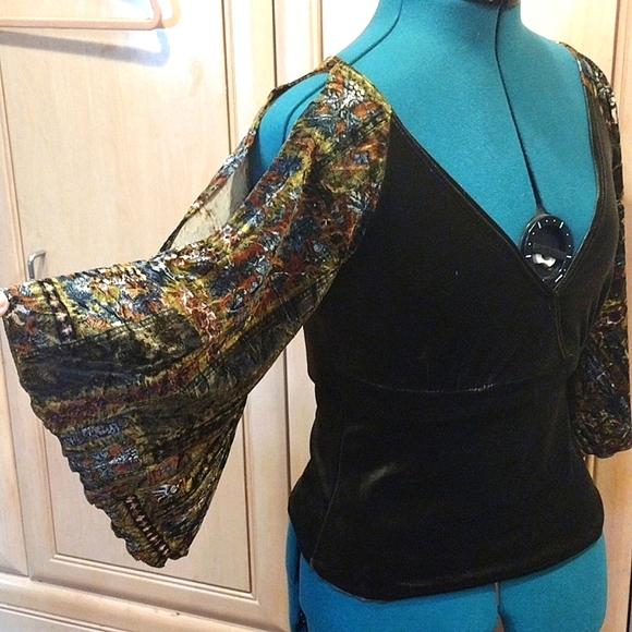 🖤Vintage Velvet Dark Olive Green Fairy Crop Top w/ Split 3/4 Bell Sleeve - Picture 16 of 17